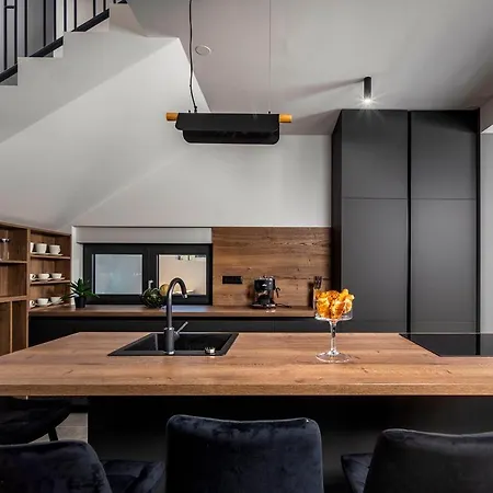 Pine Villa *