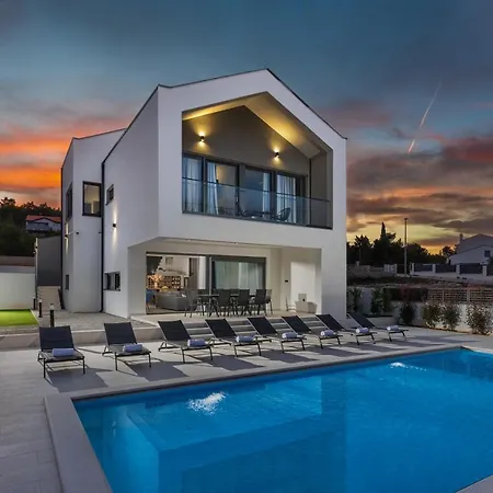 Villa Pine