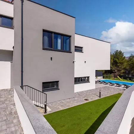 Villa Pine