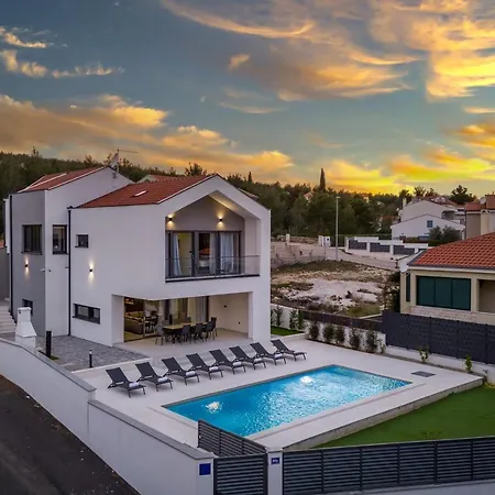 Villa Pine *