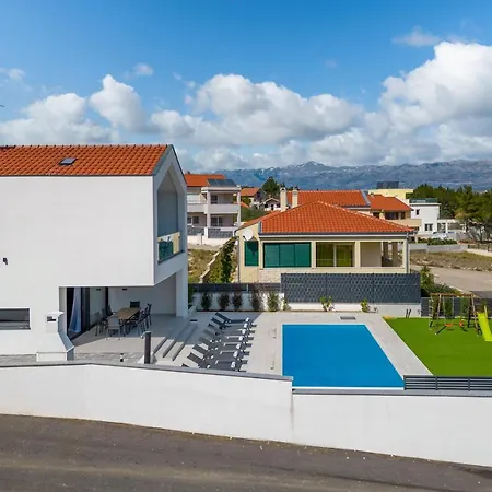 Villa Pine *