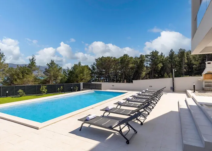 Pine Villa *