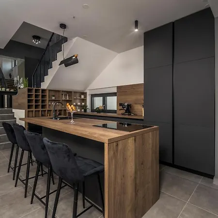 Pine Villa *