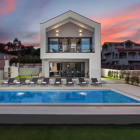 Villa Pine